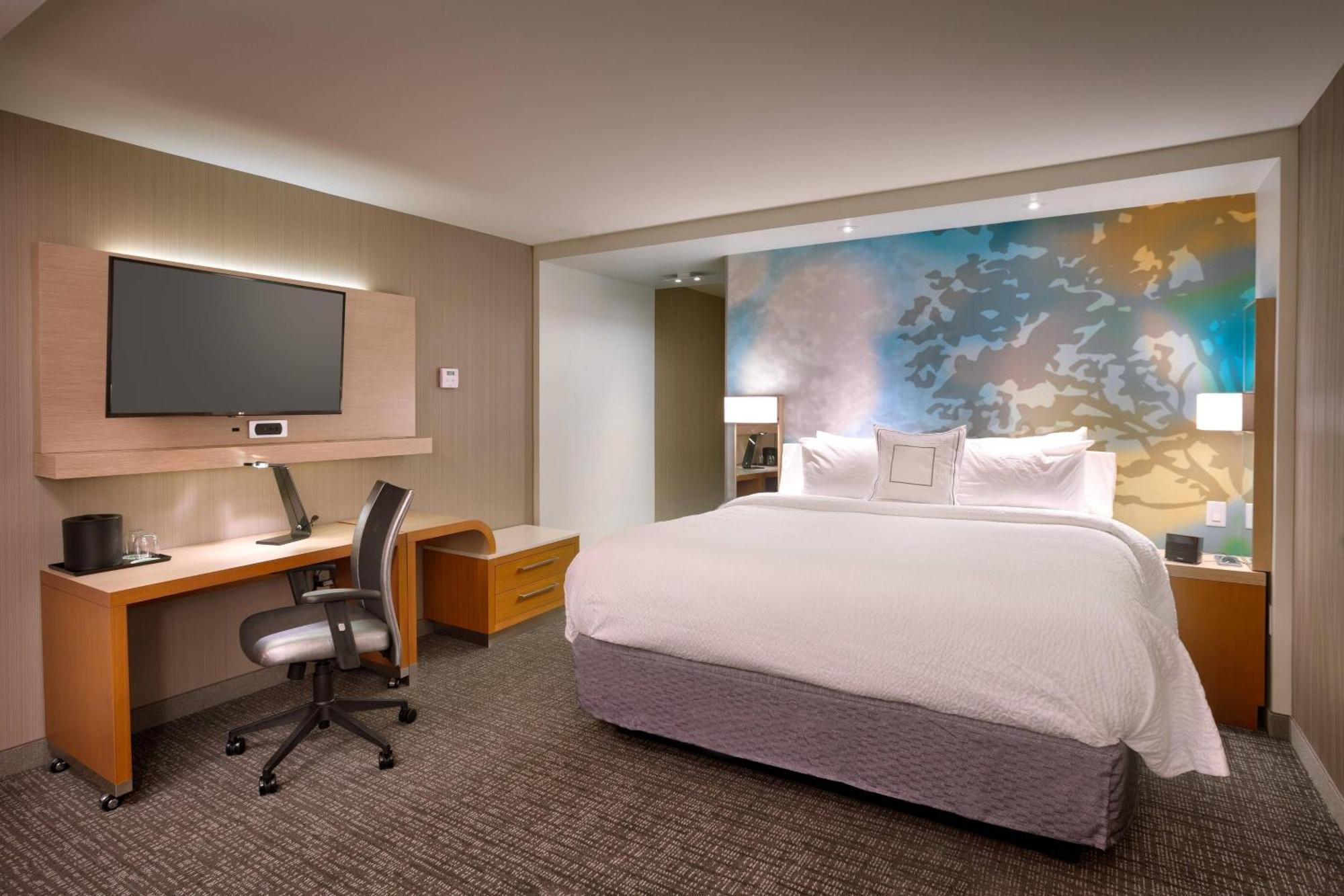 Courtyard By Marriott Salt Downtown Hotel 3*