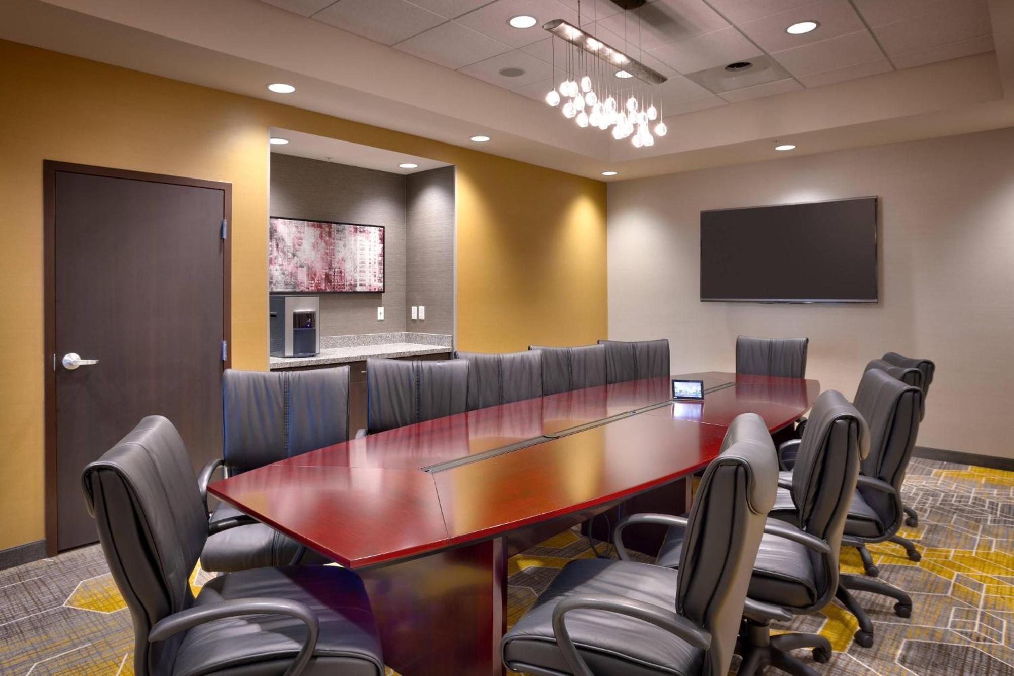 Courtyard By Marriott Salt Downtown 3*