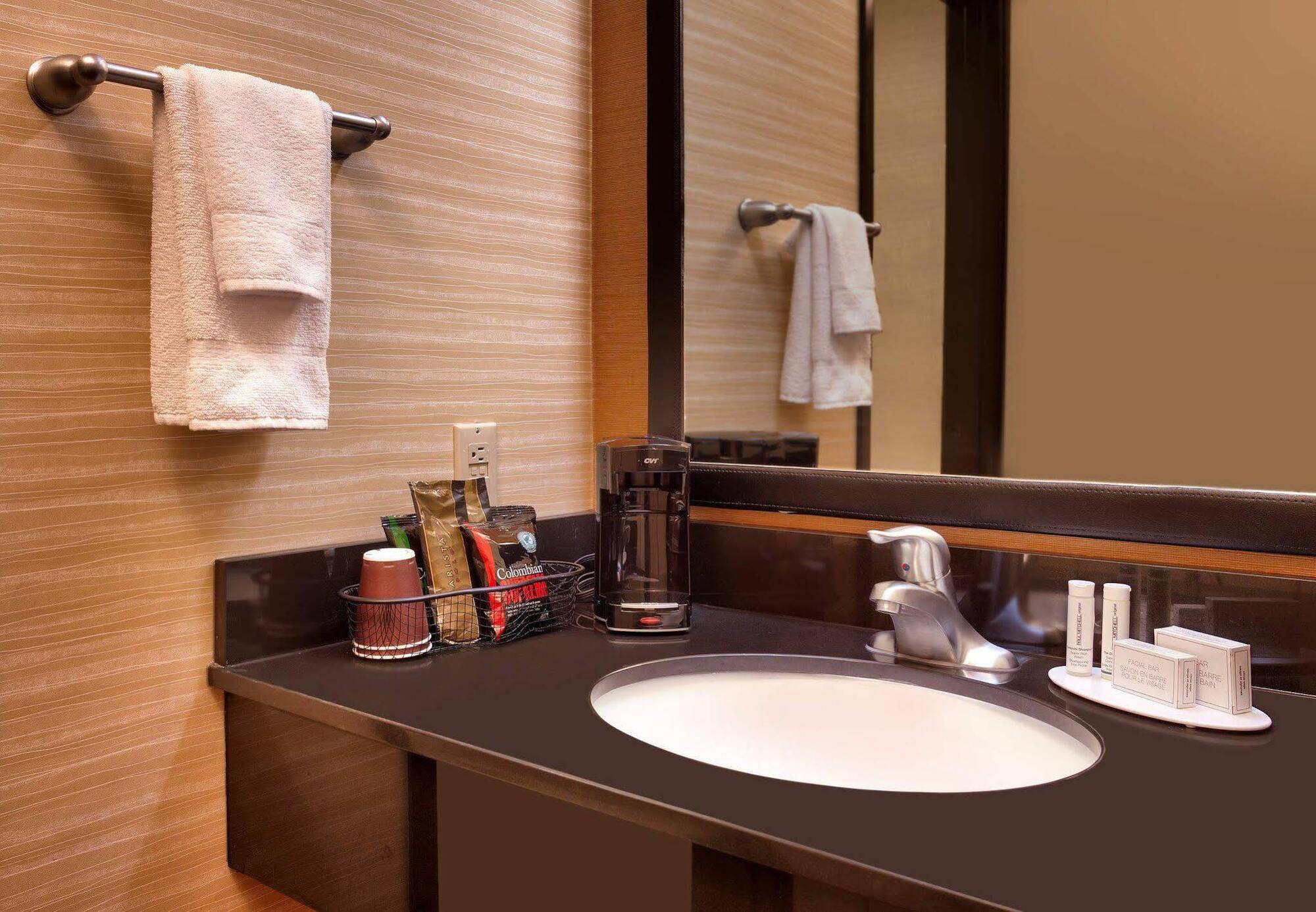 Hotel Courtyard By Marriott Salt Downtown 3*