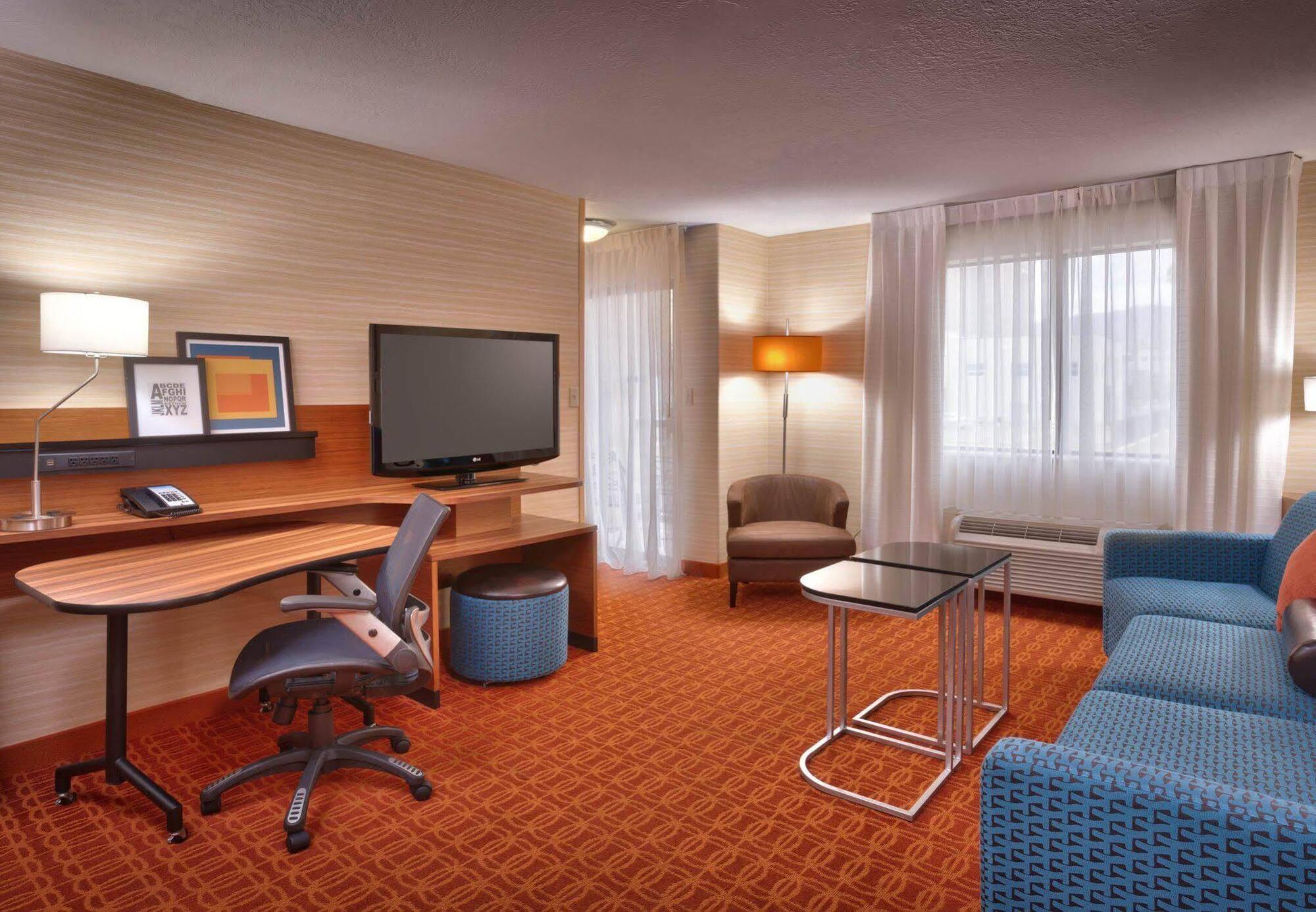 Courtyard By Marriott Salt Downtown Hotel